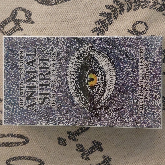The Wild Unknown ANIMAL SPIRIT TAROT CARDS by Kim Krans NEW - Great gift! - Picture 2 of 3